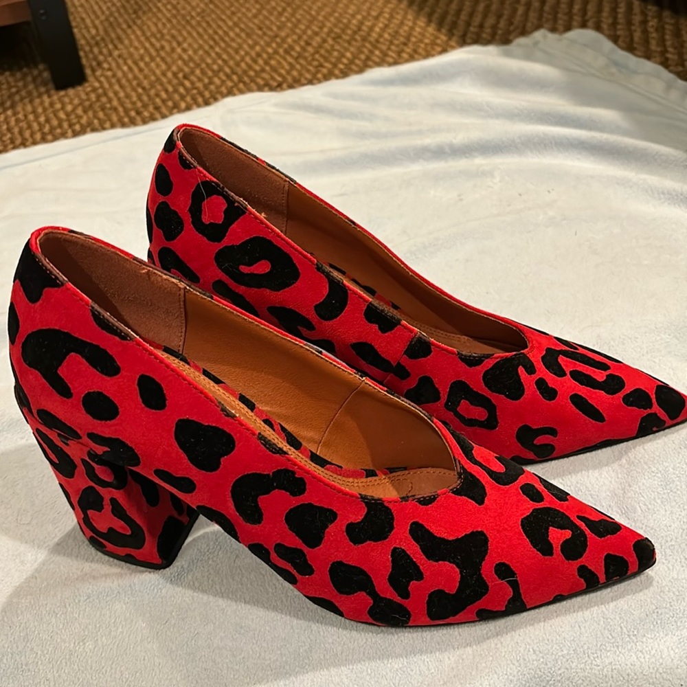 Gretal Animal Print VCut Block Heels Gem